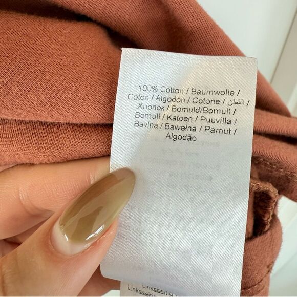 CREAM | Lip Kiss Graphic Tee - Picture 5 of 7